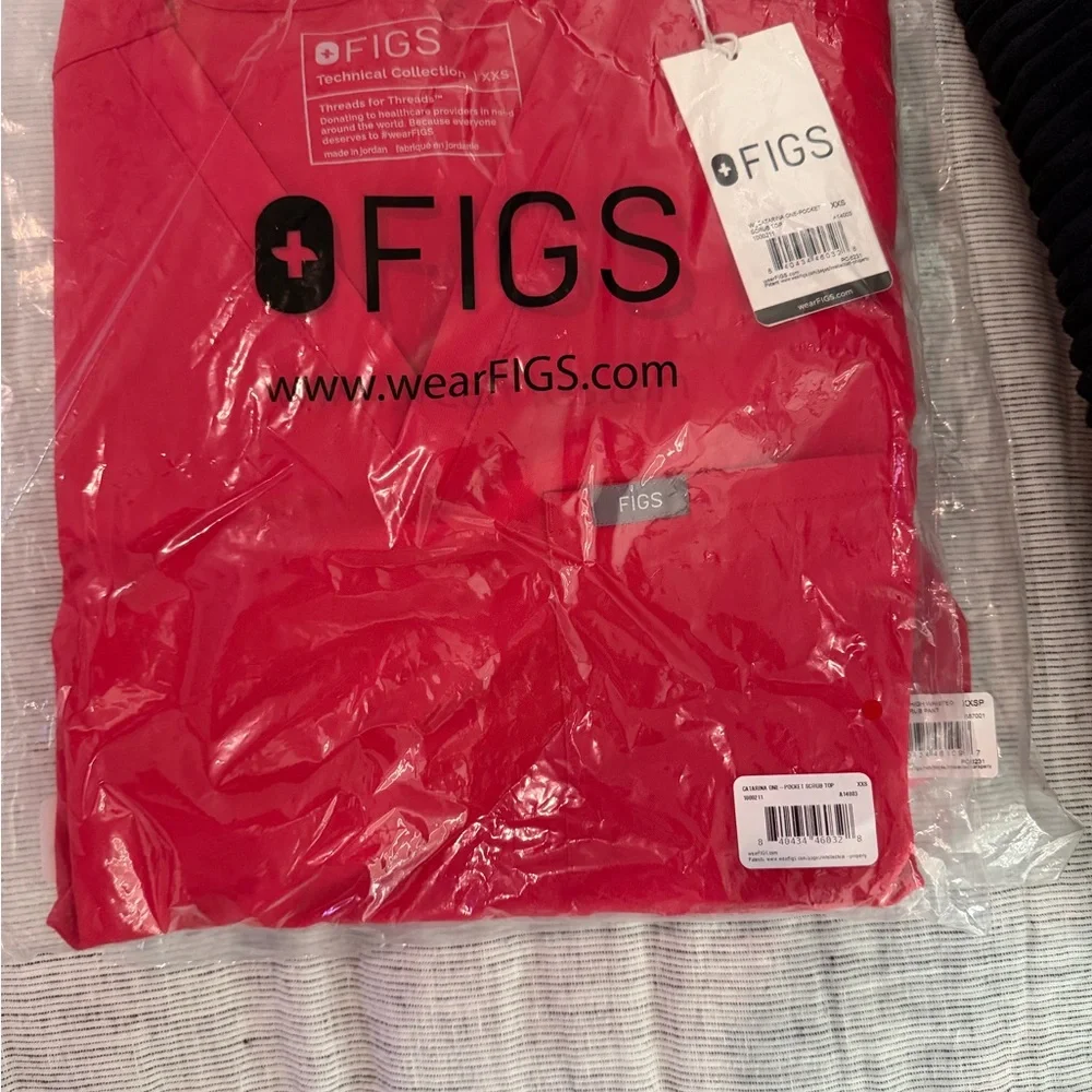 Figs Bold Red Medical Top - Picture 4 of 6